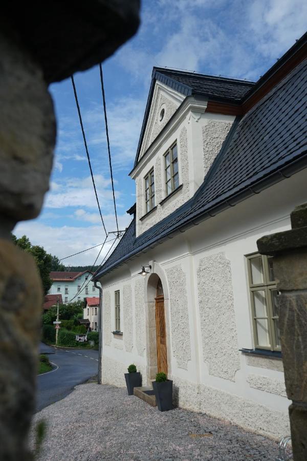 Baroque Chaplain House Kaplanka 1796 A. D. - Historical Luxury Apts In Bohemian Paradise Zelezny Brod Exterior photo