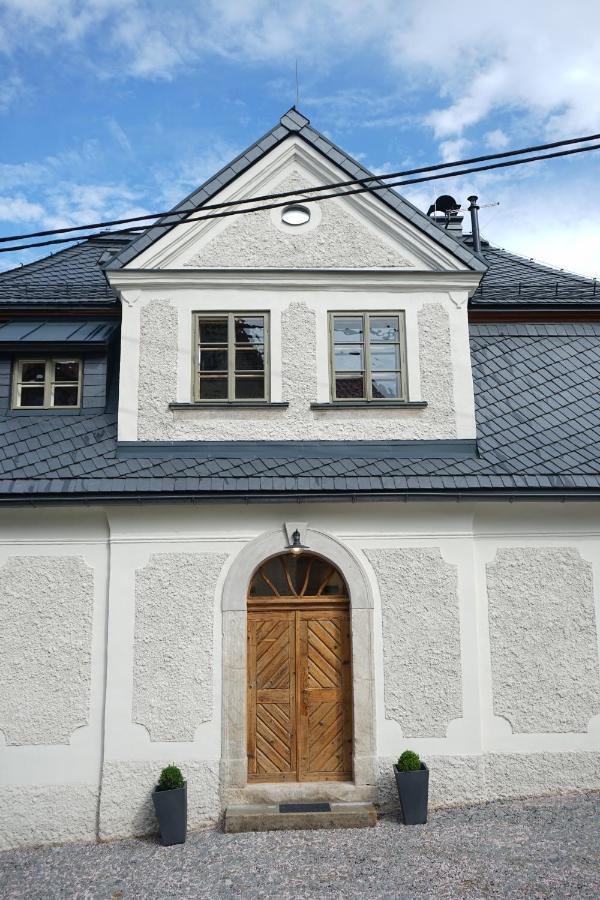 Baroque Chaplain House Kaplanka 1796 A. D. - Historical Luxury Apts In Bohemian Paradise Zelezny Brod Exterior photo